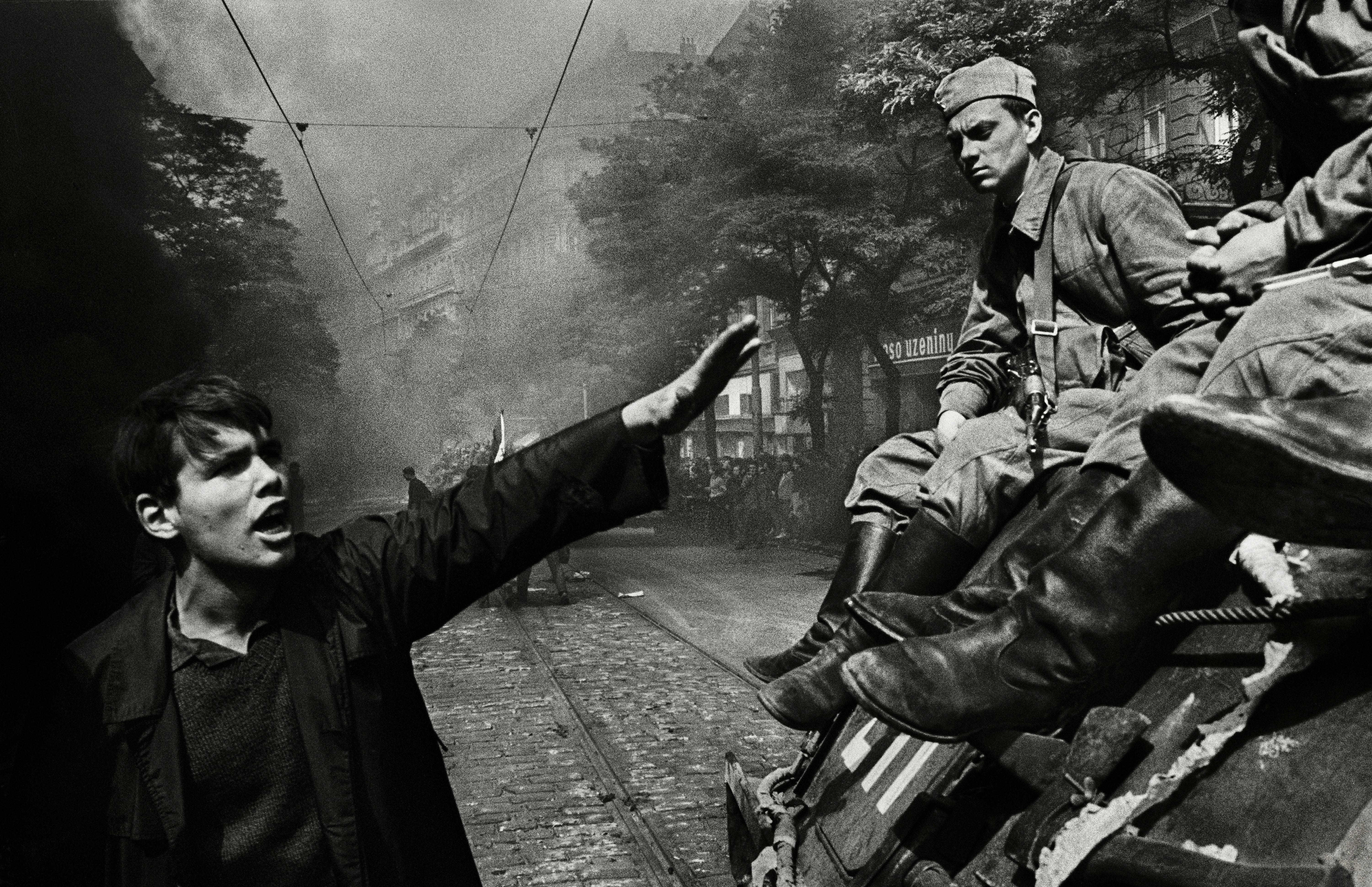 Joseph_Koudelka_Prague_1968_PAR65797